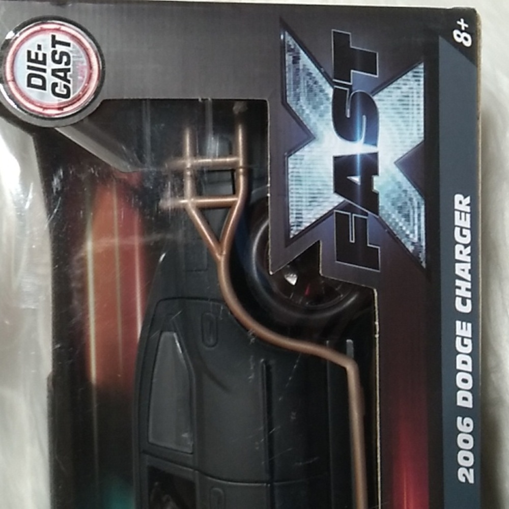 NWT XFAST Jada Fast & Furious 2006 Dodge Charger Scale 1/24 - Picture 6 of 12